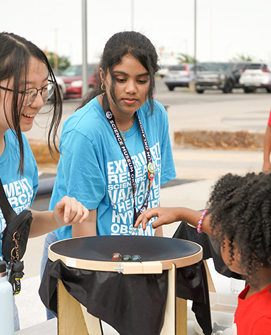 Teen Apprentice volunteers wear blue shirts while working at Sally's Night.